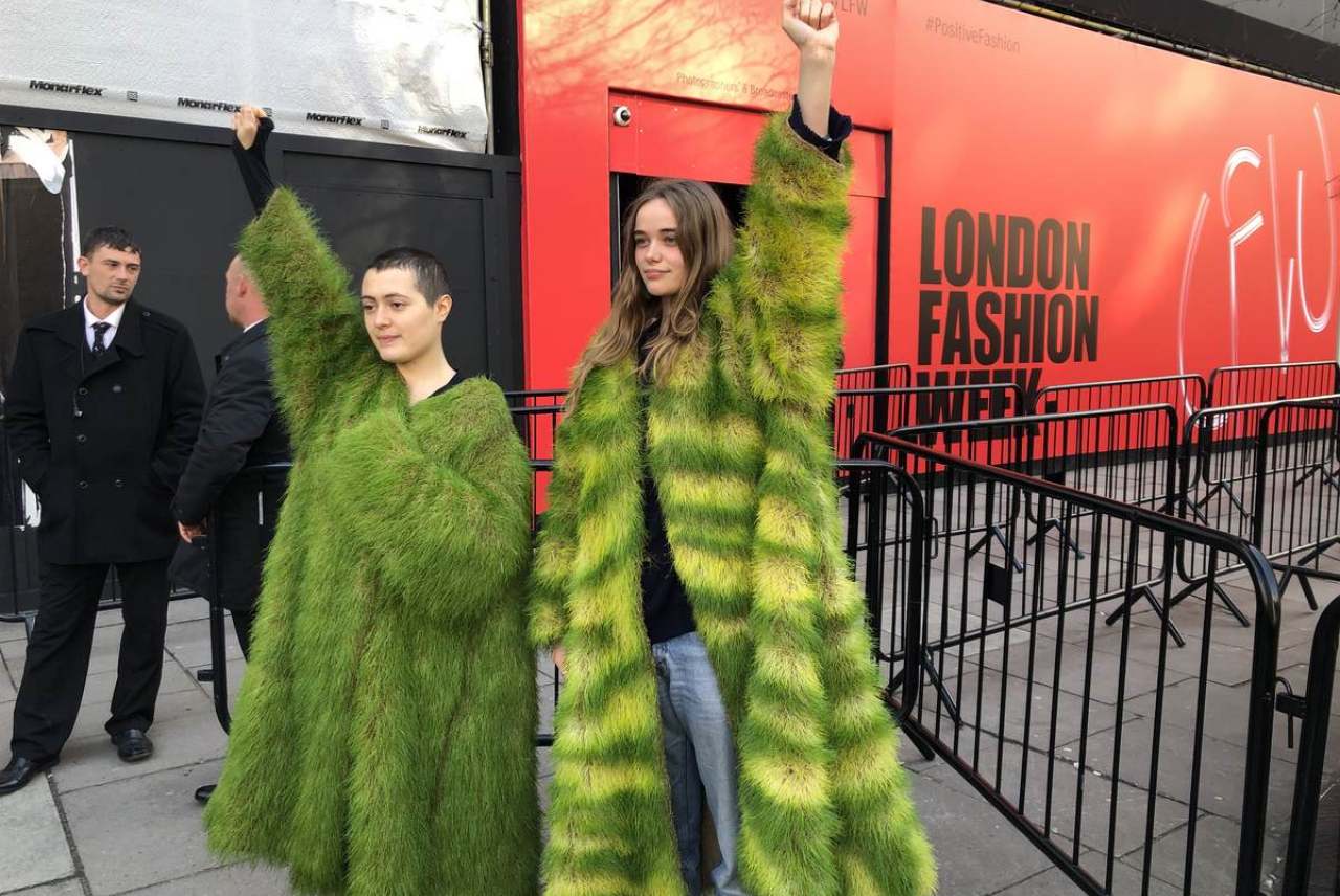 Активисты движения Extinction Rebellion на London Fashion Week 2019